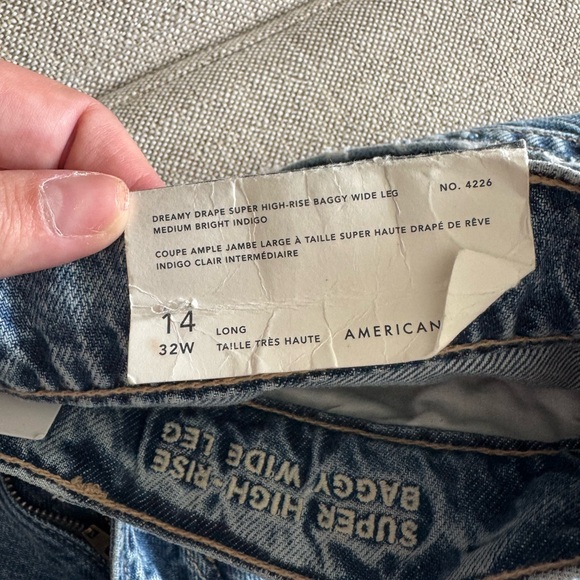 American Eagle Outfitters Women’s Wide Leg High Waisted Jeans - Picture 3 of 4